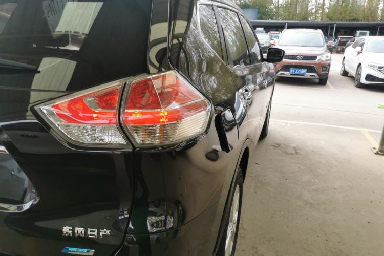 Used Nissan X-Trail 2017 2.0L Manual Classic Edition 2WD Exterior 6