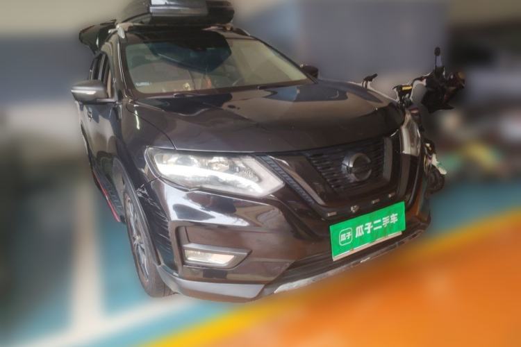 Used Nissan X-Trail 2017 2.5L CVT Luxury Edition 4WD Front Right 45 Deg