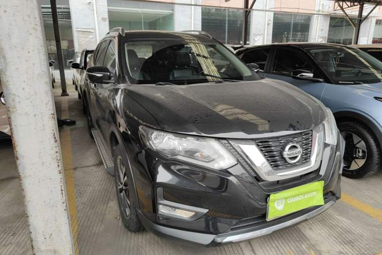 Used Nissan X-Trail 2017 2.5L CVT Luxury Edition 4WD Front Right 45 Deg