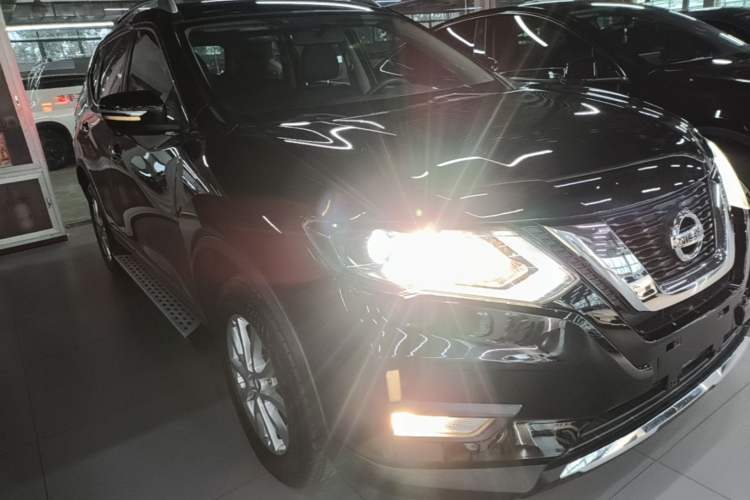 Used Nissan X-Trail 2017 2.0L CVT Comfort Edition 2WD Front Right 45 Deg