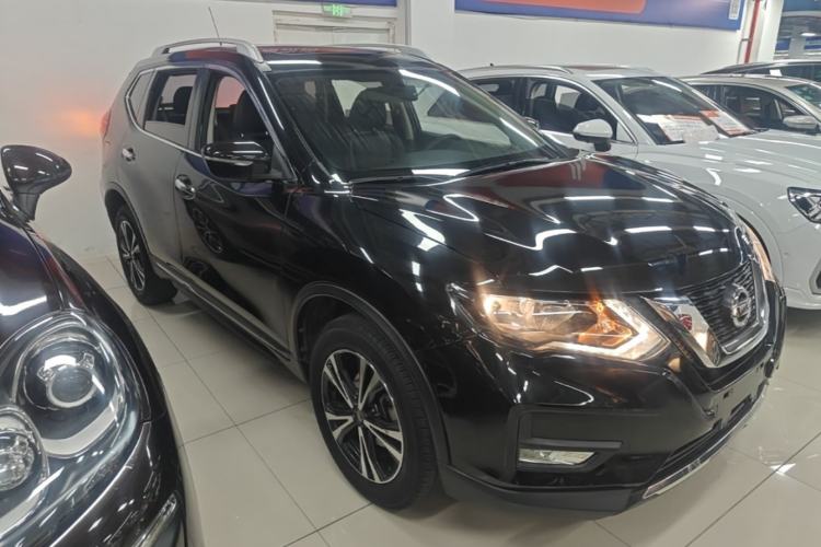 Used Nissan X-Trail 2017 2.5L CVT Leading Edition 4WD Front Right 45 Deg