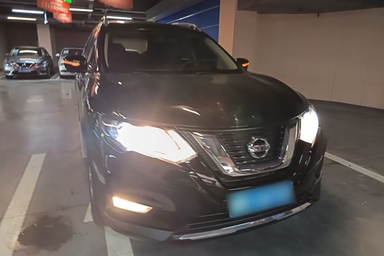 Used Nissan X-Trail 2017 2.0L CVT 7-Seater Comfort Edition 2WD Front Right 45 Deg