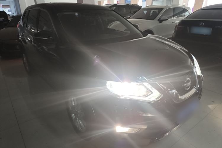 Used Nissan X-Trail 2017 2.0L CVT Comfort Edition 2WD Front Right 45 Deg