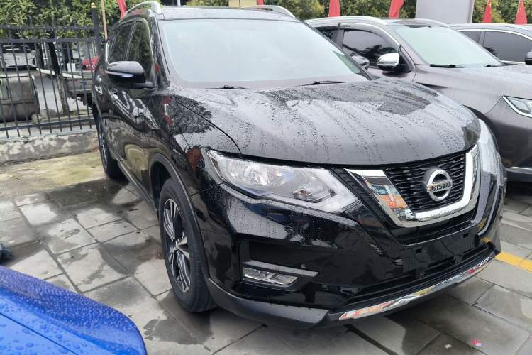 Used Nissan X-Trail 2017 2.5L CVT Leading Edition 4WD Front Right 45 Deg
