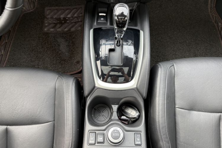 Used Nissan X-Trail 2017 2.5L CVT Luxury Edition 4WD Gear Lever
