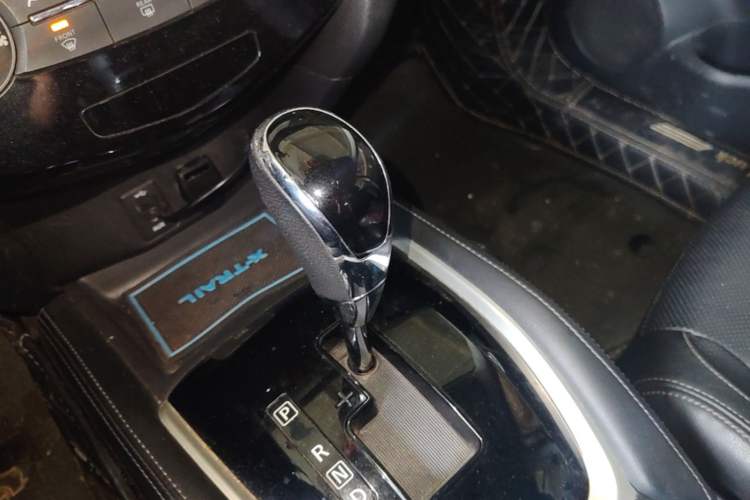 Used Nissan X-Trail 2017 2.0L CVT Comfort Edition 2WD Gear Lever