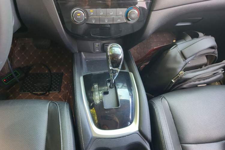 Used Nissan X-Trail 2017 2.0L CVT Comfort Edition 2WD Gear Lever
