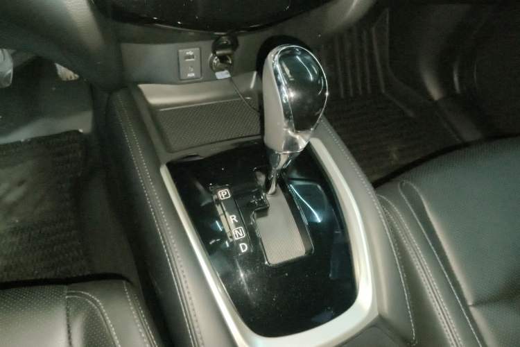 Used Nissan X-Trail 2017 2.0L CVT Comfort Edition 2WD Gear Lever