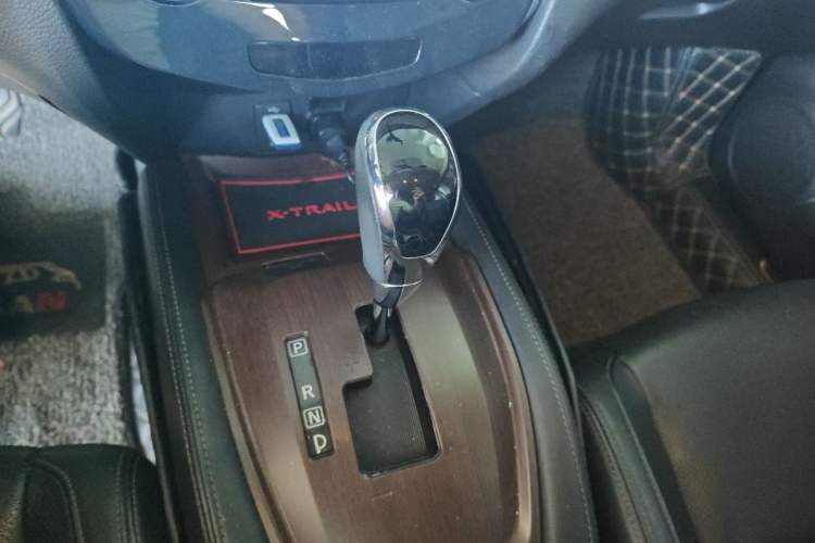 Used Nissan X-Trail 2017 2.0L CVT Comfort Edition 2WD Gear Lever