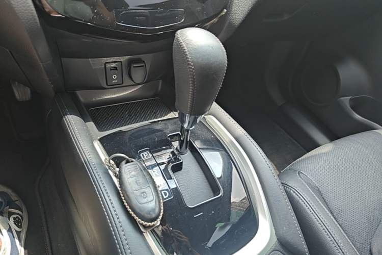 Used Nissan X-Trail 2017 2.0L CVT 7-Seater Comfort Edition 2WD Gear Lever