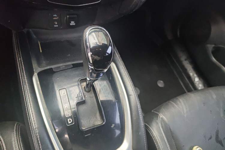 Used Nissan X-Trail 2017 2.0L CVT Comfort Edition 2WD Gear Lever