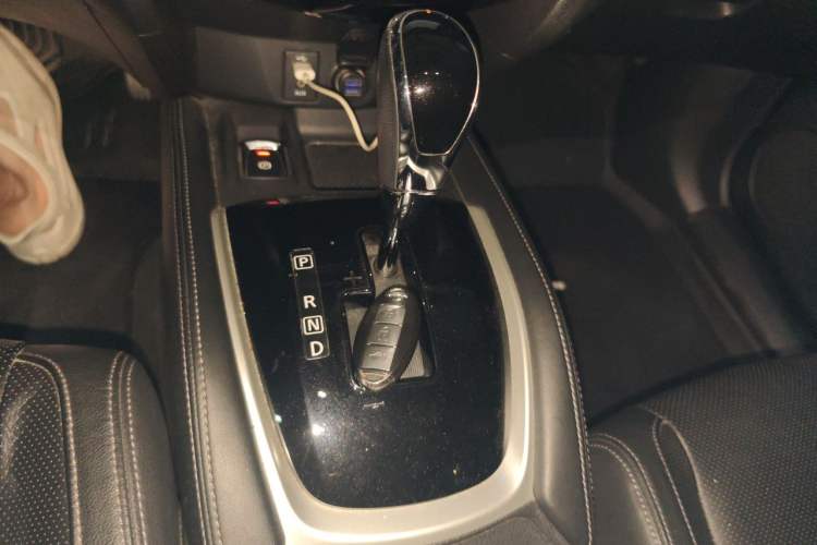 Used Nissan X-Trail 2017 2.5L CVT Luxury Edition 4WD Gear Lever