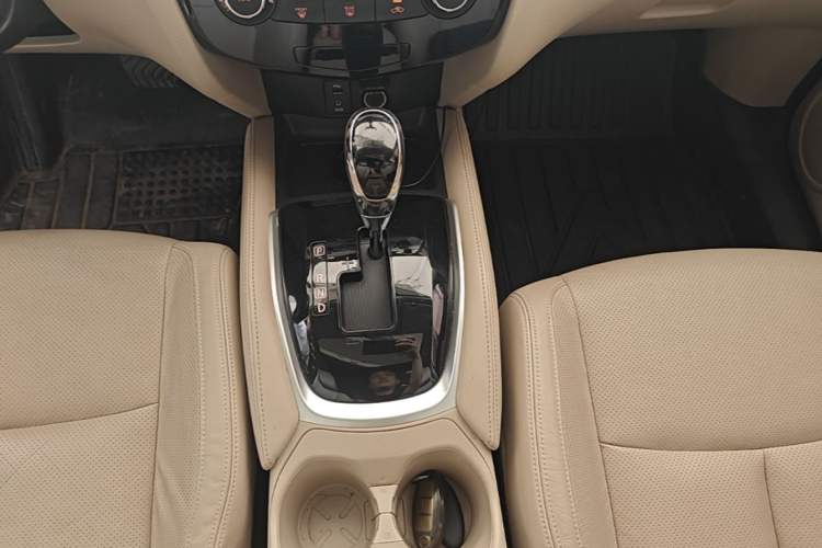 Used Nissan X-Trail 2017 2.0L CVT Comfort Edition 2WD Gear Lever