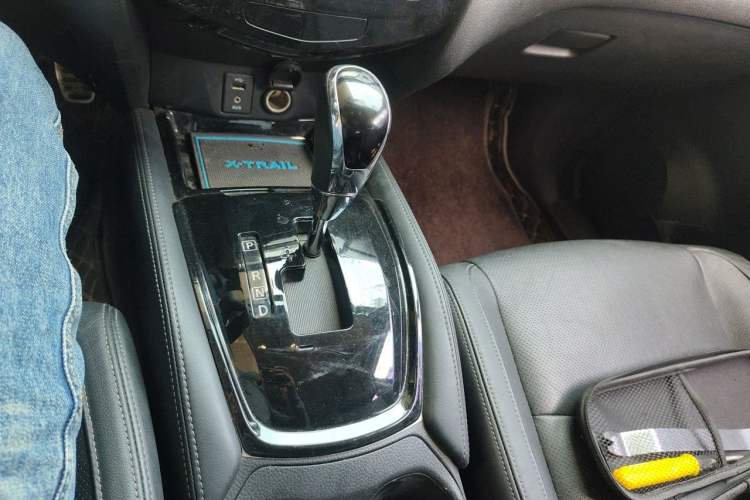 Used Nissan X-Trail 2017 2.0L CVT Comfort Edition 2WD Gear Lever