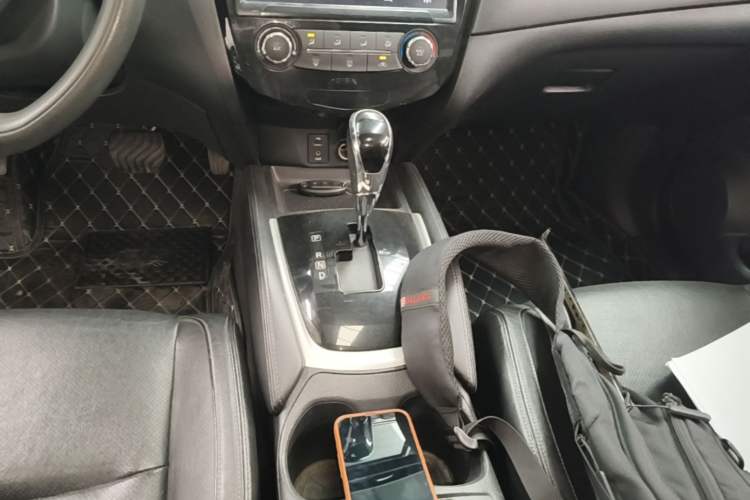 Used Nissan X-Trail 2017 2.0L CVT Comfort Edition 2WD Gear Lever