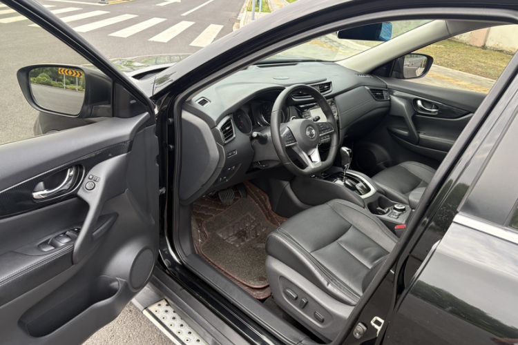 Used Nissan X-Trail 2017 2.5L CVT Luxury Edition 4WD Interior 1