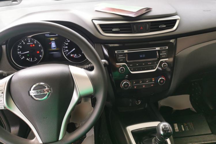 Used Nissan X-Trail 2017 2.0L Manual Classic Edition 2WD Interior 2