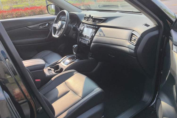 Used Nissan X-Trail 2017 2.0L CVT Smart Enjoyment Version 2WD Interior 3