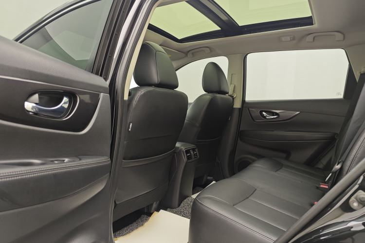 Used Nissan X-Trail 2017 2.0L CVT Comfort Edition 2WD Interior 3