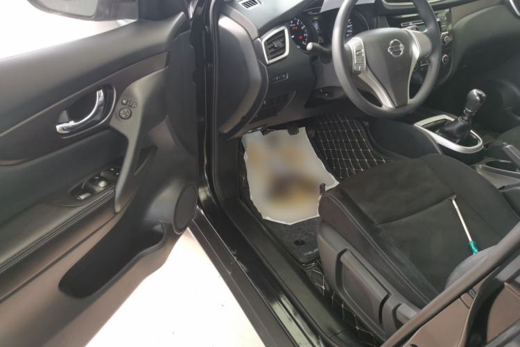 Used Nissan X-Trail 2017 2.0L Manual Classic Edition 2WD Interior 3