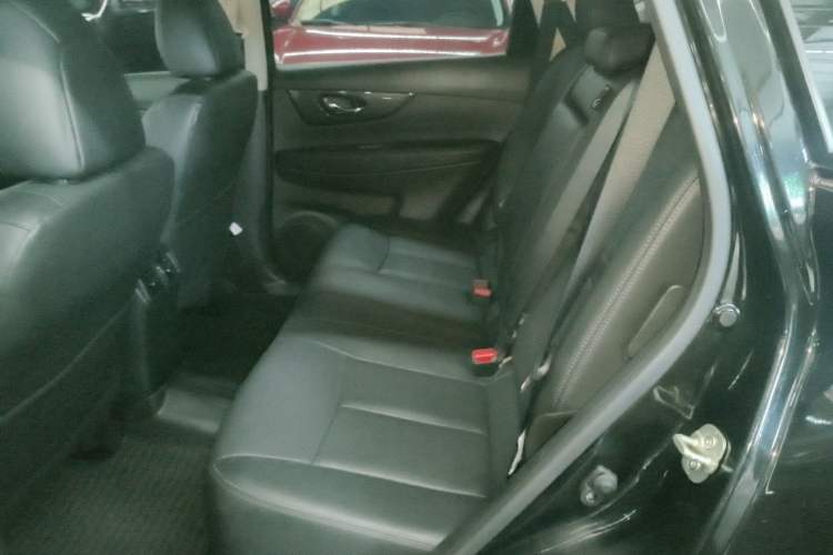Used Nissan X-Trail 2017 2.0L CVT Comfort Edition 2WD Interior 4