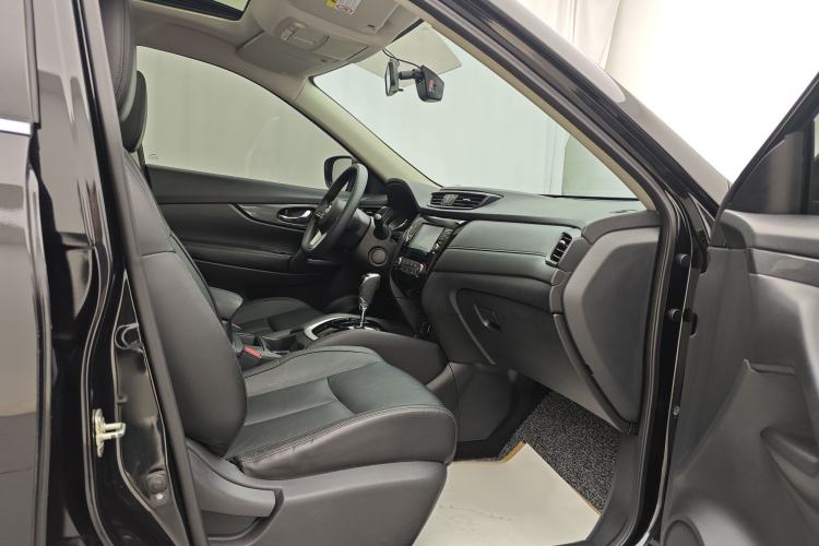 Used Nissan X-Trail 2017 2.0L CVT Comfort Edition 2WD Interior 4