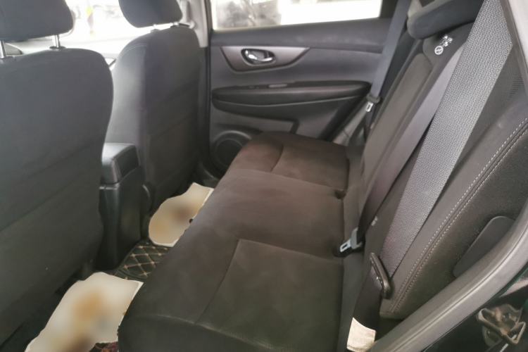 Used Nissan X-Trail 2017 2.0L Manual Classic Edition 2WD Interior 4