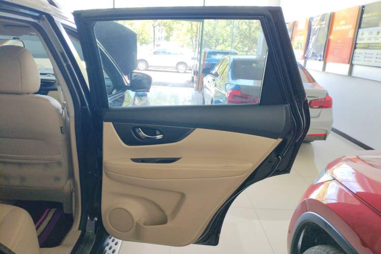 Used Nissan X-Trail 2017 2.0L CVT Comfort Edition 2WD Interior 6