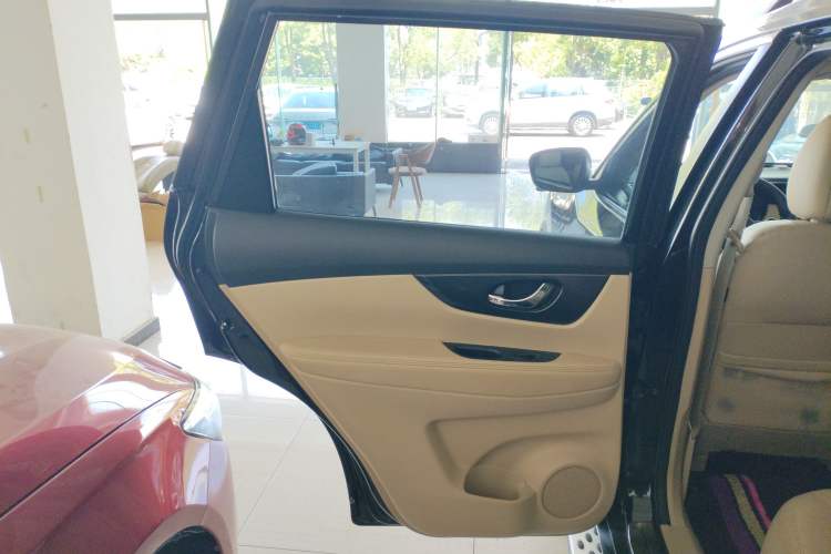 Used Nissan X-Trail 2017 2.0L CVT Comfort Edition 2WD Interior 8