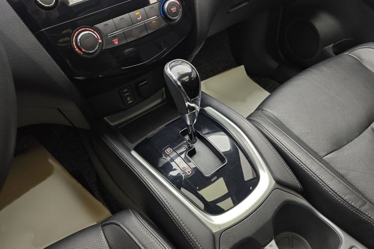 Used Nissan X-Trail 2017 2.0L CVT Comfort Edition 2WD Interior 9