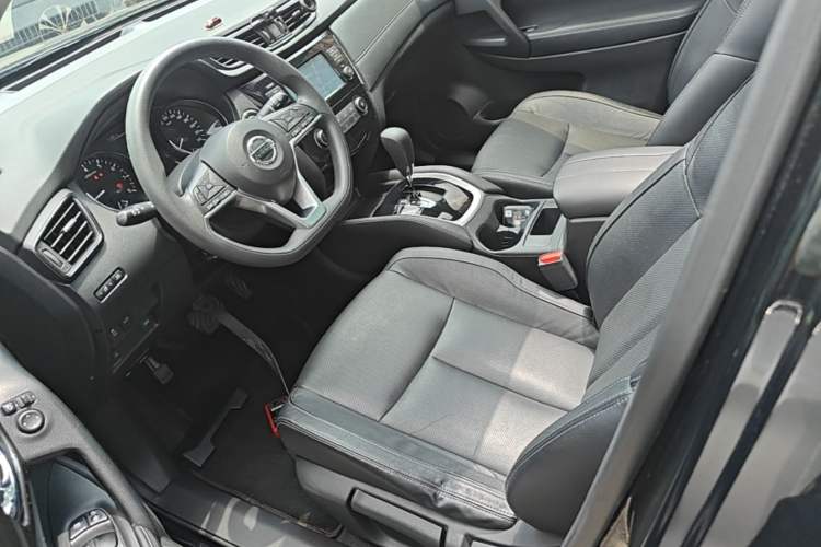 Used Nissan X-Trail 2017 2.0L CVT 7-Seater Comfort Edition 2WD Left Front Seat