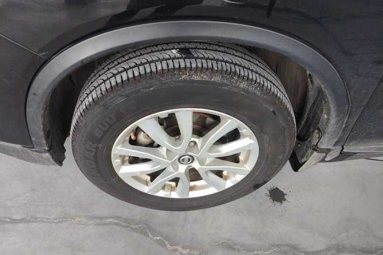 Used Nissan X-Trail 2017 2.0L CVT Comfort Edition 2WD Left Front Wheel Hub