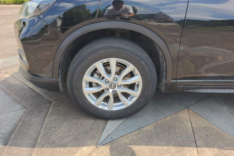 Used Nissan X-Trail 2017 2.0L CVT Comfort Edition 2WD Left Front Wheel Hub