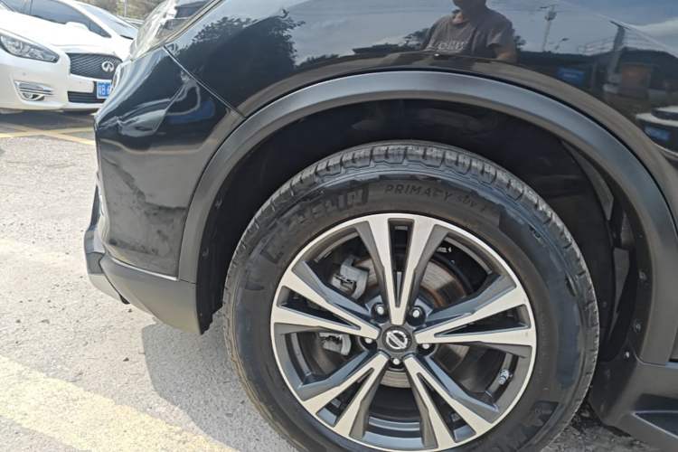 Used Nissan X-Trail 2017 2.5L CVT Leading Edition 4WD Left Front Wheel Hub