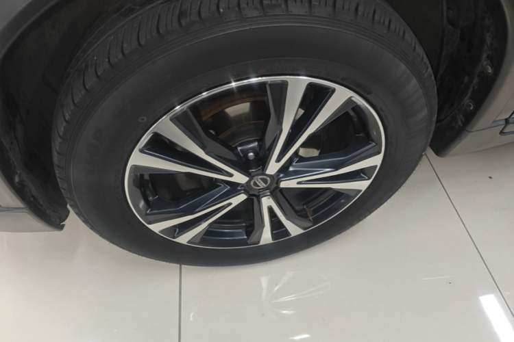 Used Nissan X-Trail 2017 2.5L CVT Leading Edition 4WD Left Front Wheel Hub