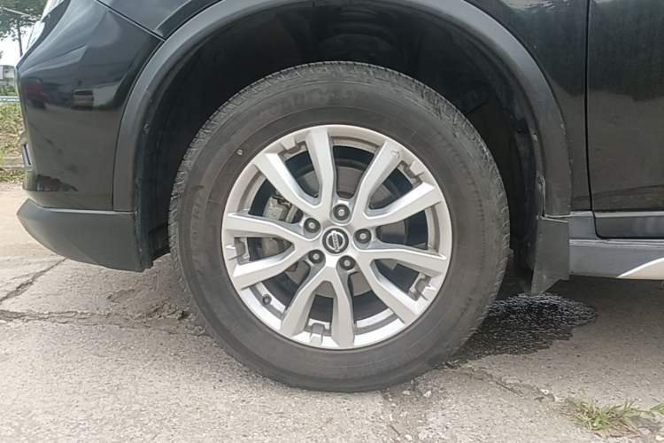 Used Nissan X-Trail 2017 2.0L CVT Comfort Edition 2WD Left Front Wheel Hub