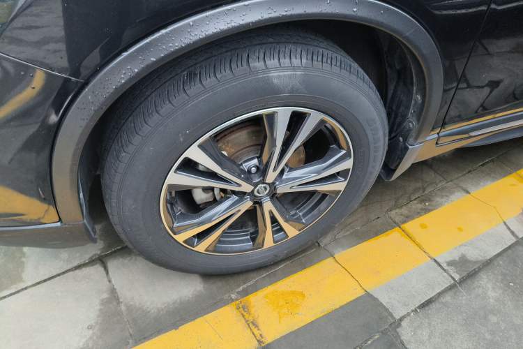 Used Nissan X-Trail 2017 2.5L CVT Leading Edition 4WD Left Front Wheel Hub