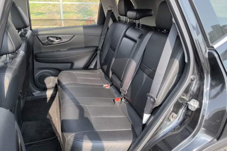 Used Nissan X-Trail 2017 2.0L CVT Smart Enjoyment Version 2WD Left Rear Seat