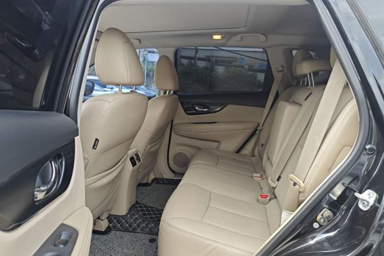 Used Nissan X-Trail 2017 2.5L CVT Leading Edition 4WD Left Rear Seat