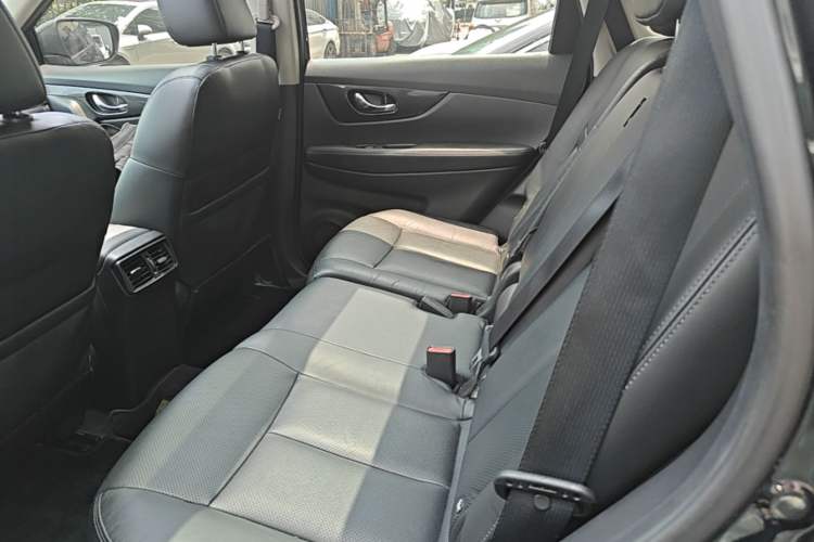 Used Nissan X-Trail 2017 2.0L CVT 7-Seater Comfort Edition 2WD Left Rear Seat