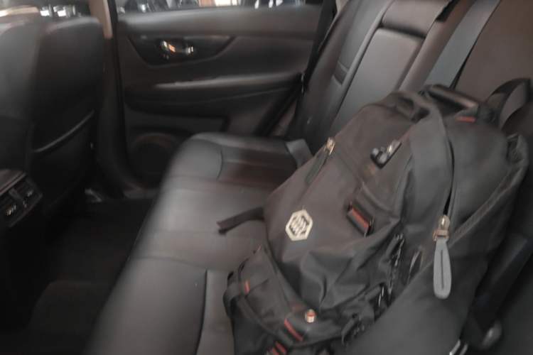 Used Nissan X-Trail 2017 2.5L CVT Leading Edition 4WD Left Rear Seat