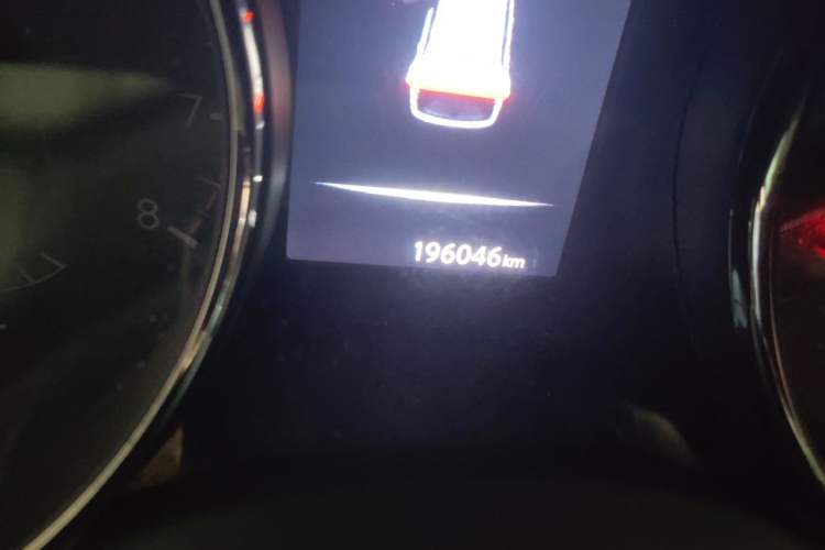 Used Nissan X-Trail 2017 2.5L CVT Luxury Edition 4WD Odometer Close Up