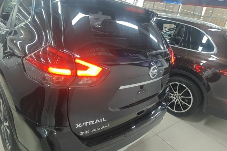 Used Nissan X-Trail 2017 2.5L CVT Leading Edition 4WD Rear