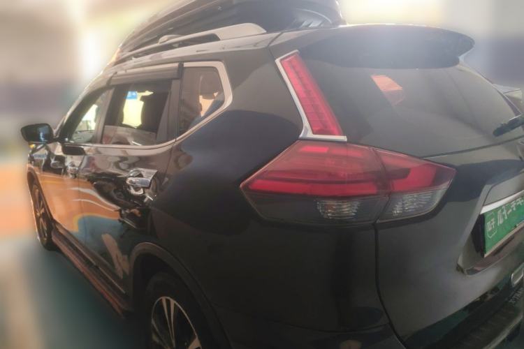 Used Nissan X-Trail 2017 2.5L CVT Luxury Edition 4WD Rear Left 45 Deg