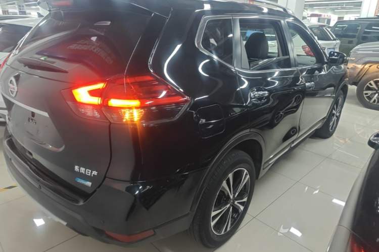 Used Nissan X-Trail 2017 2.5L CVT Leading Edition 4WD Rear Right 45 Deg