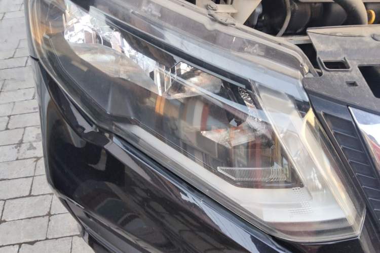 Used Nissan X-Trail 2017 2.0L CVT Comfort Edition 2WD Right Front Headlight