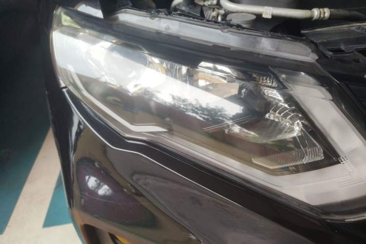 Used Nissan X-Trail 2017 2.5L CVT Luxury Edition 4WD Right Front Headlight