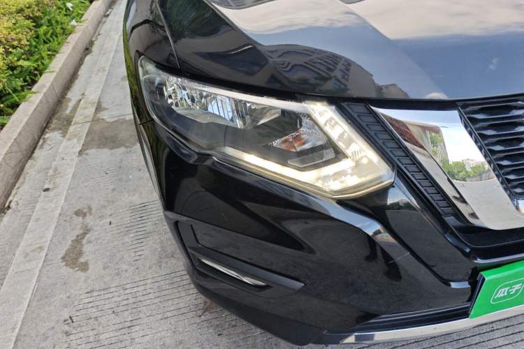 Used Nissan X-Trail 2017 2.0L CVT Comfort Edition 2WD Right Front Headlight
