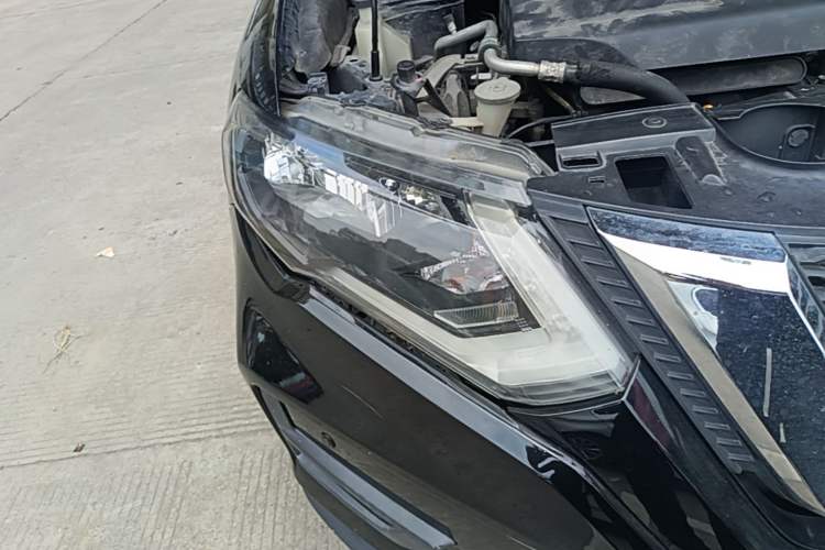 Used Nissan X-Trail 2017 2.0L CVT Comfort Edition 2WD Right Front Headlight