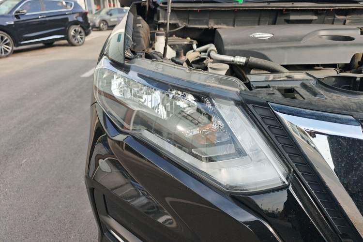 Used Nissan X-Trail 2017 2.0L CVT Comfort Edition 2WD Right Front Headlight